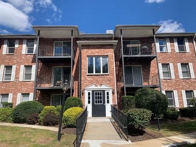 356 Neponset St APT B, Canton, MA, 02021