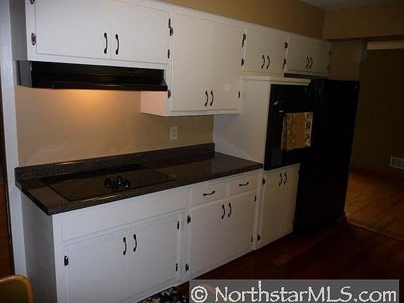 5th image of 851 Sextant Ave W