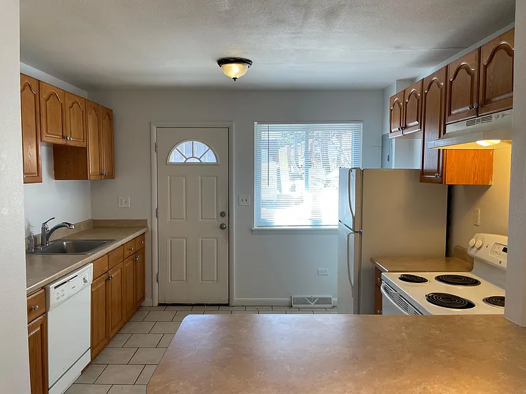 8323 Fox St — Photo 3