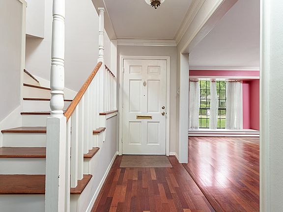 5th image of 1760 Karen Ln
