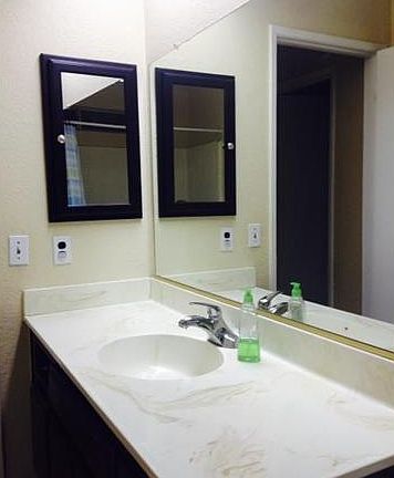 3rd image of 14640 Glenoak Pl