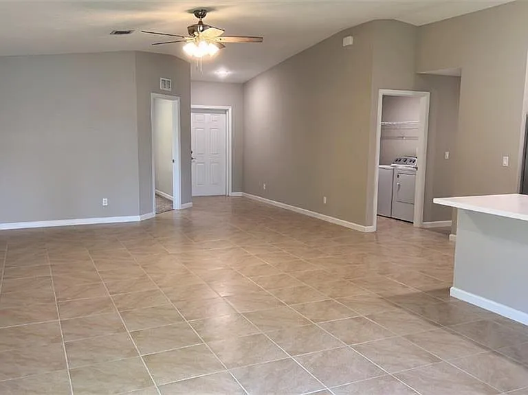 1755 SW Cannon Ave — Photo 4