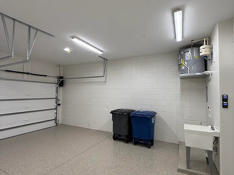 301 W Comstock Ave #2 — Photo 40