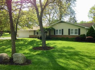 1407 Pinehurst Dr, Fort Wayne, IN 46815