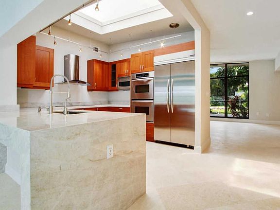 4th image of 6913 Kingston Dr