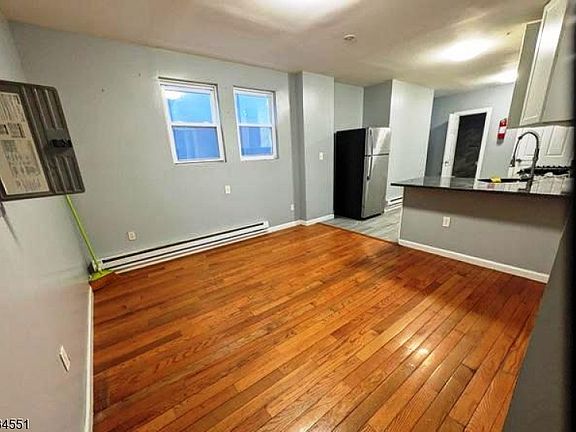 3rd image of 25 Maple Ave
