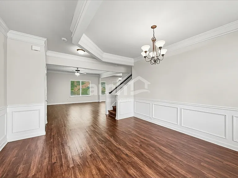 918 Pine Ln — Photo 6