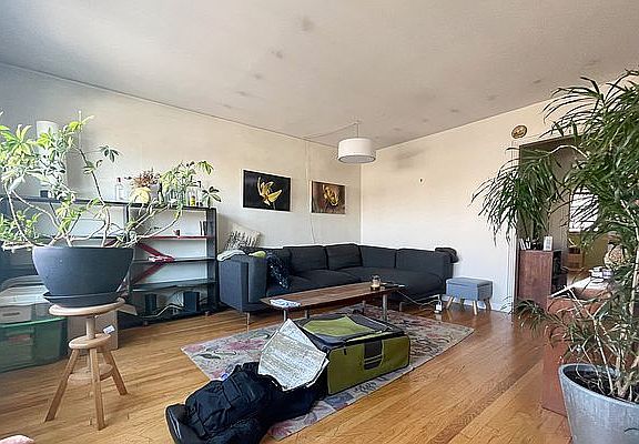 3rd image of 25-18 Hoyt Ave S #2
