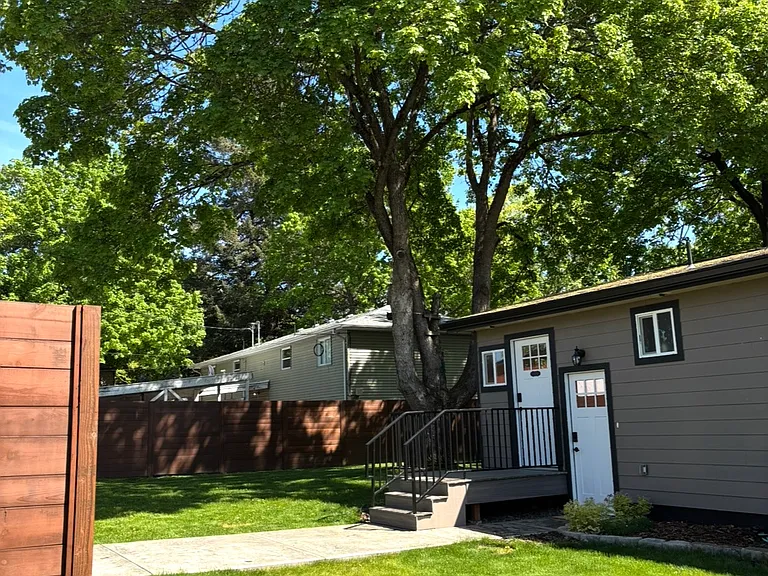 E Front Ave — Photo 21