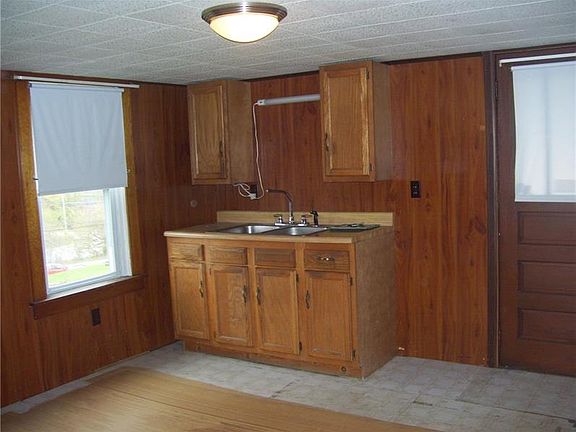 3rd image of 164 Academy Ln