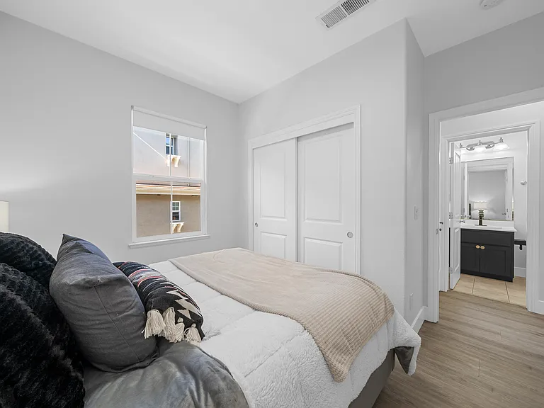 1469 W San Carlos St — Photo 34