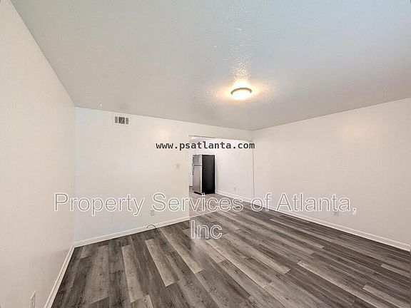 4th image of 554 Evergreen Ter APT 2