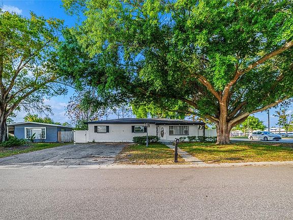 4th image of 545 N Terrace Dr