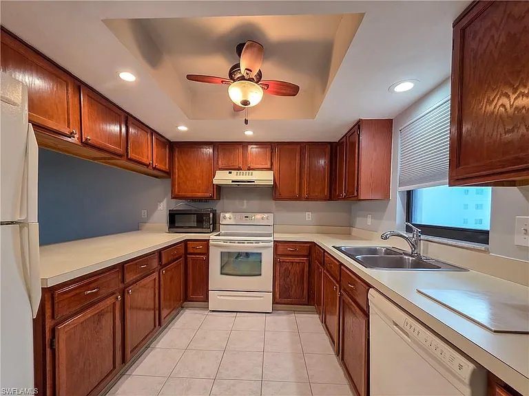 4371 Bay Beach Ln #313 — Photo 7