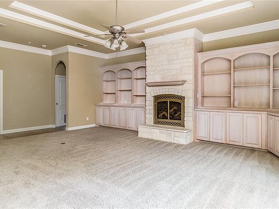 4th image of 901 Summerlin Dr