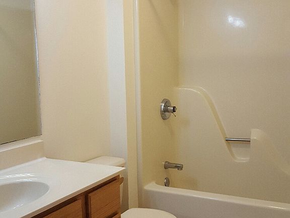 4th image of 613 Galena Cir APT 2