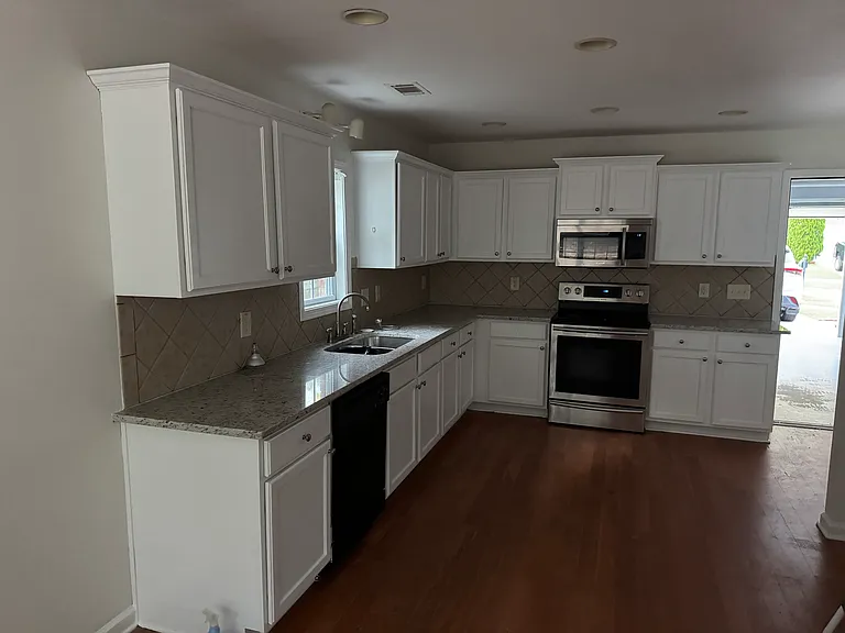 1899 Cooper Lakes Dr — Photo 32