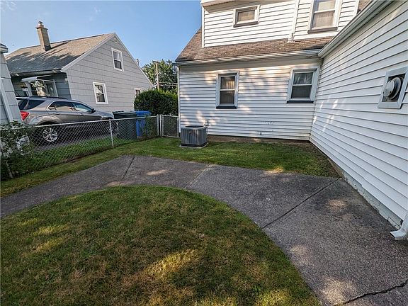 3rd image of 452 Waring Rd