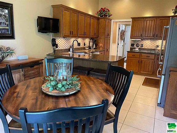 5th image of 465 N Royal Troon Dr