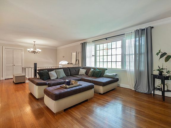 5th image of 8110 Birnam Wood Dr