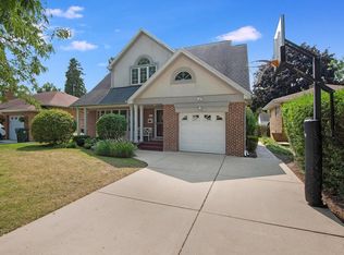 1017 Kent Ave, Park Ridge, IL 60068