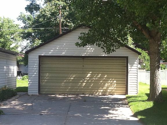 24' x 20' detached 2-car gar