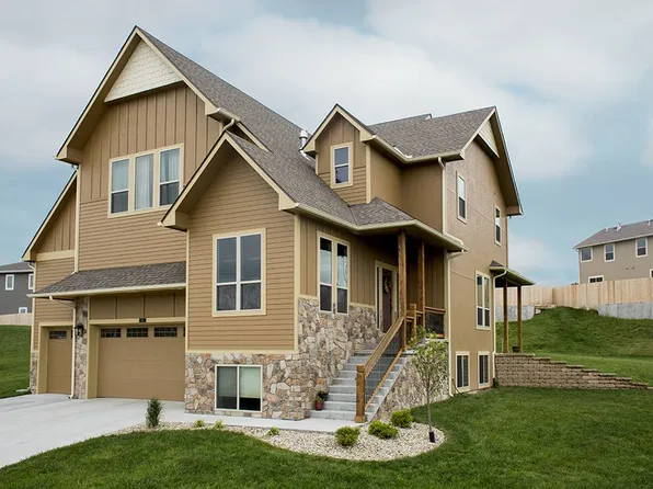 417 Firethorn Ct, Manhattan, KS 66503