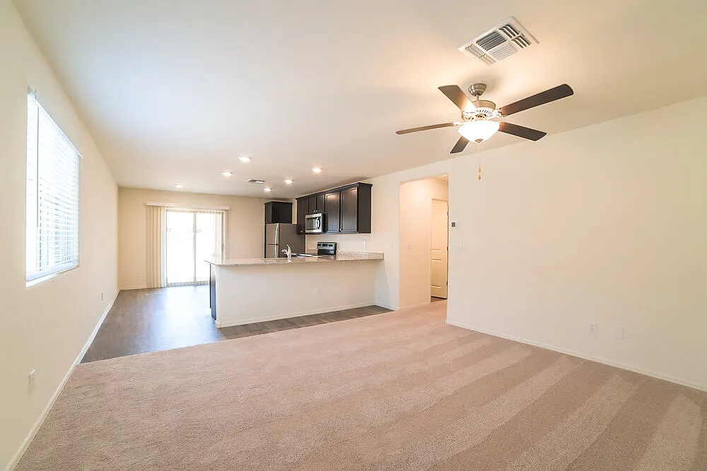 3 bed, 2.0 bath, 1174 sqft, $1,790 — Photo 3