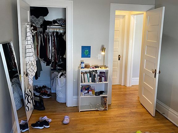 3rd image of 917 W Lake St APT 2