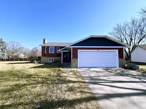 985 101st Ave NE, Blaine, MN 55434