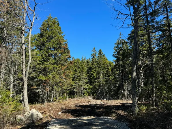 12 Jamestown Road, Vinalhaven, ME 04863