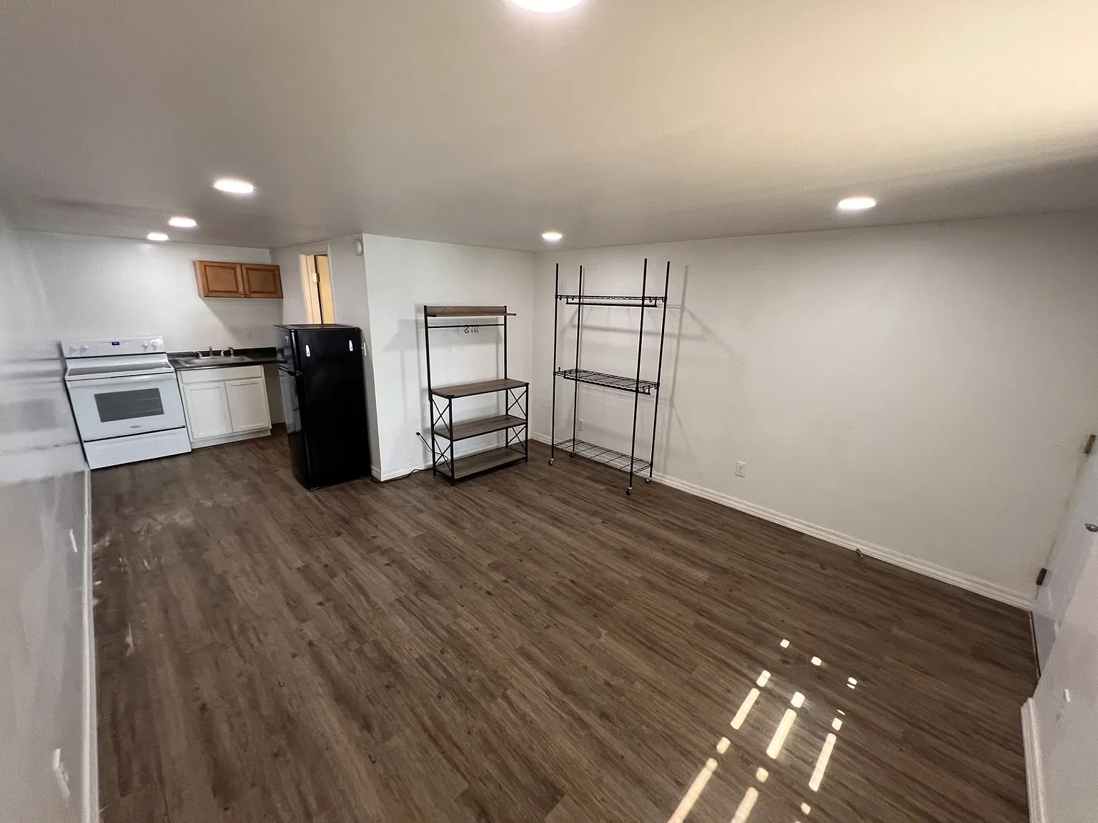 Studio, $780 — Photo 3