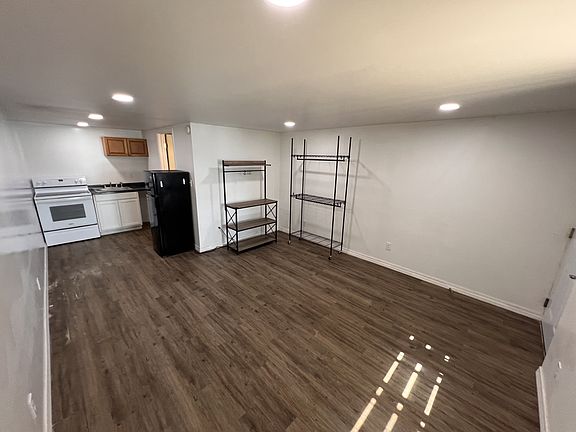 3rd image of 732 Bonaire Rd #9