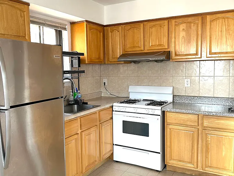32-23 47th St #3 — Photo 5