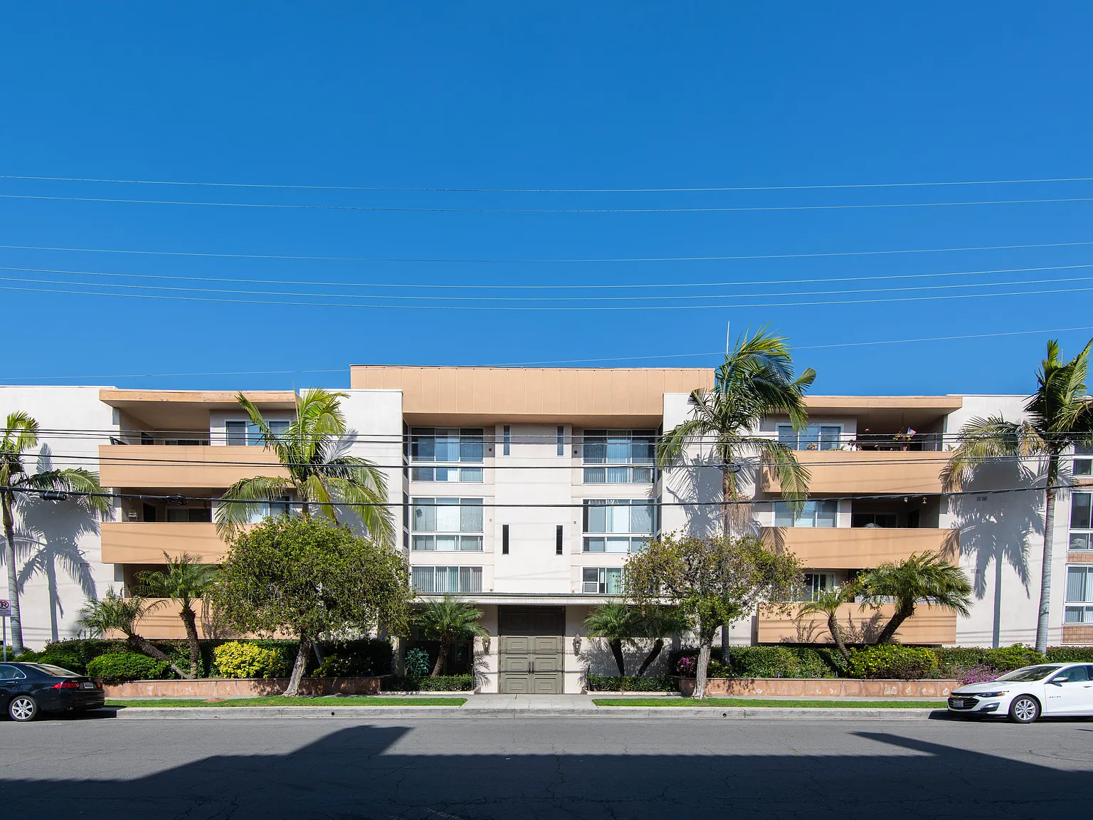 2 bed, 1025 sqft, $3,750 — Photo 1