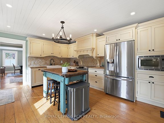 3rd image of 435 Kettleby Rd