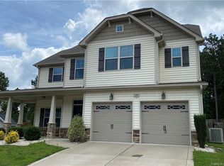 225 Laurel Dr, Spring Lake, NC 28390
