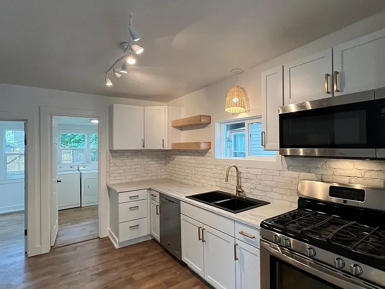 858 Baxter St SE — Photo 5