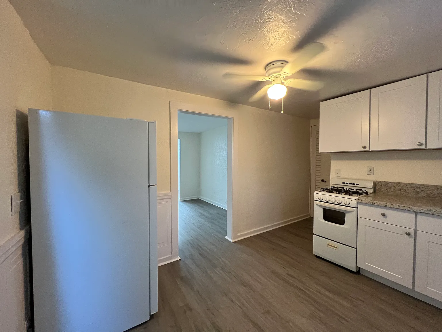 1 bed, 350 sqft, $1,350 — Photo 4