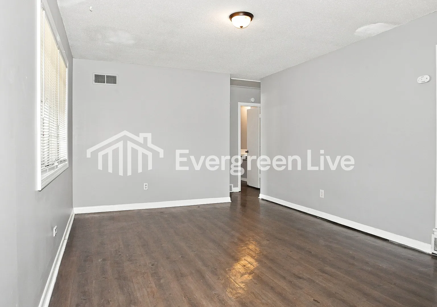 3 bed, 2.0 bath, 1304 sqft, $1,145 — Photo 2