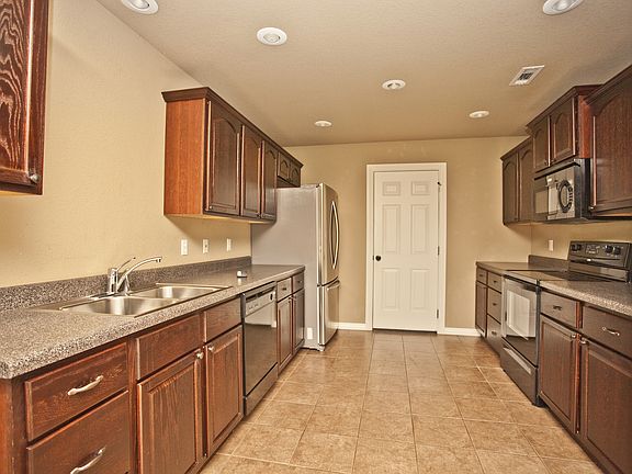 5th image of 2700 SW Wentworth Ave