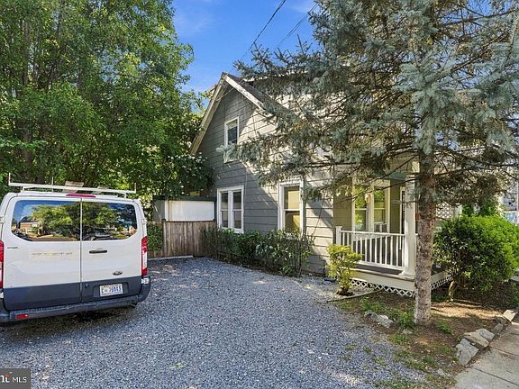 5th image of 5316 Edmunds Pl NW