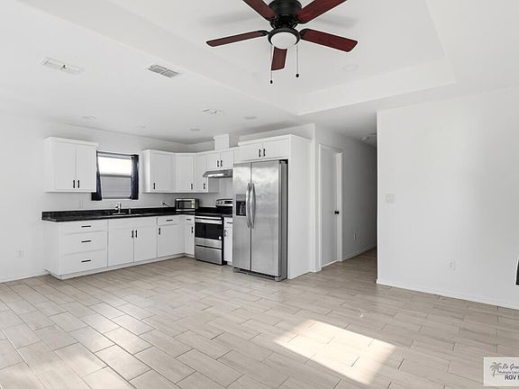 3rd image of 512 E Los Torritos St