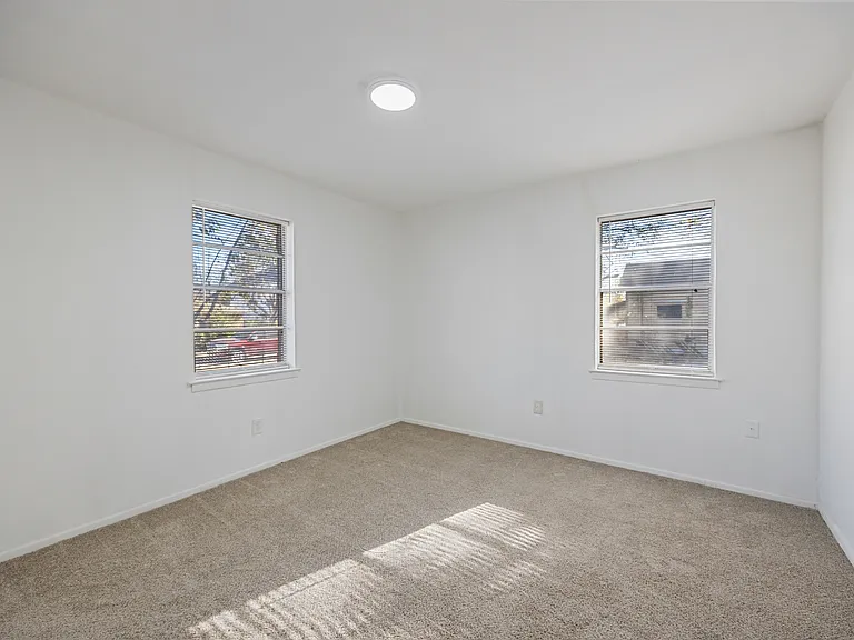 3827 Vineyard Dr — Photo 9