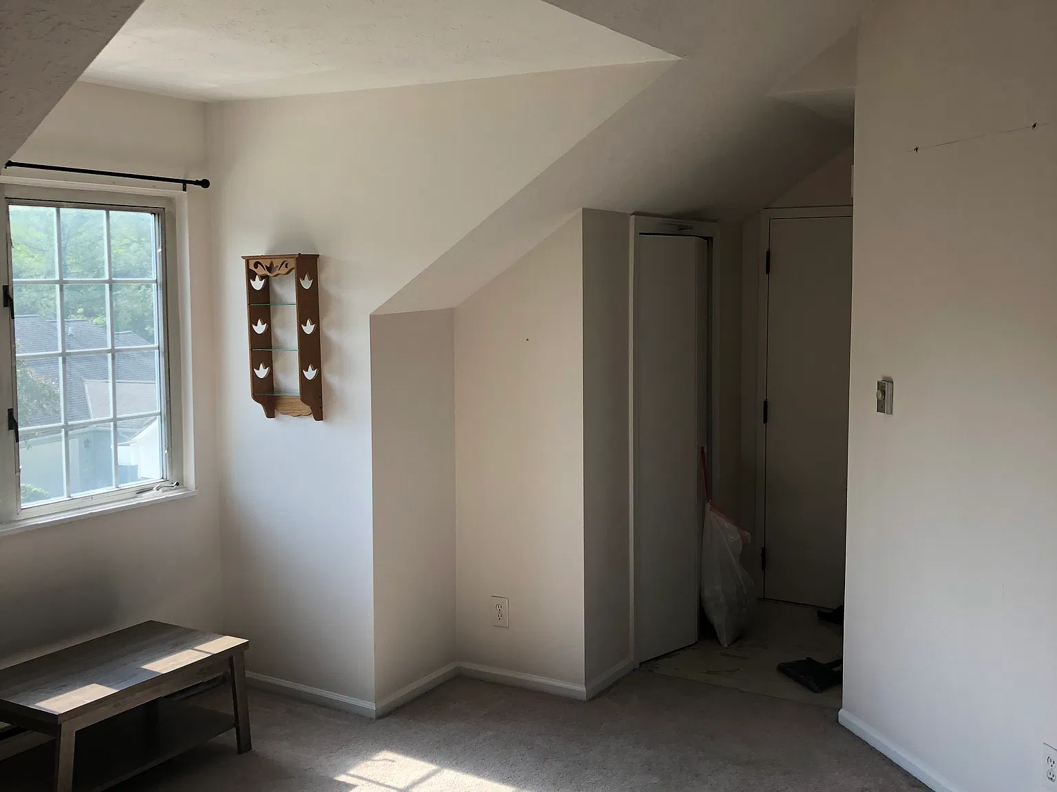 211 S Oval Dr — Photo 3