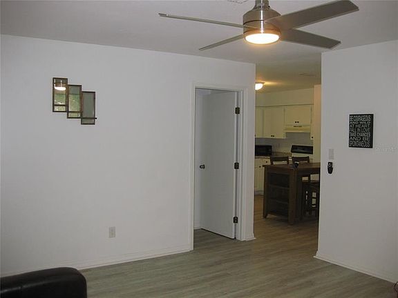 5th image of 933 Wisconsin Ave