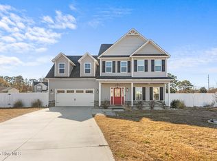 300 White Dove Dr, Hubert, NC 28539