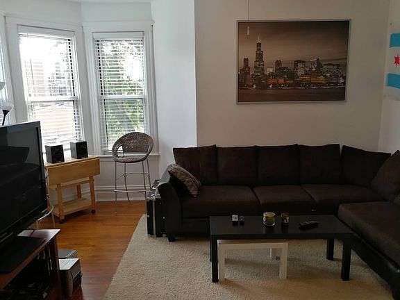 3rd image of 3209 N Oakley Ave #2