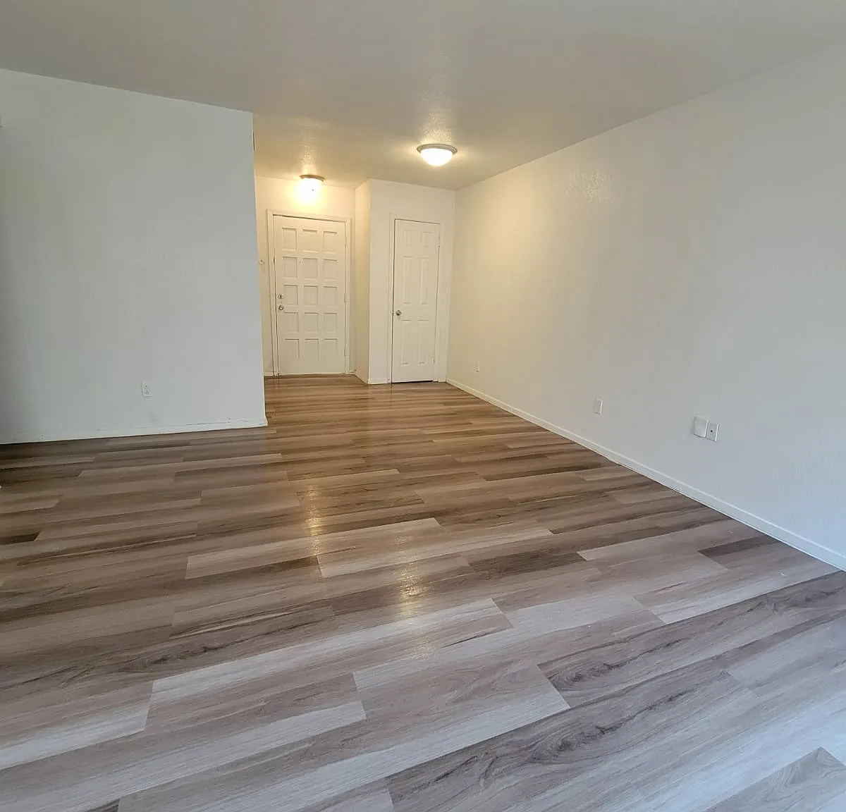 La Hacienda Apartments — Photo 4