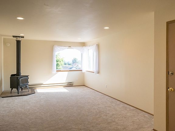 4th image of 131 W Hancock Ave